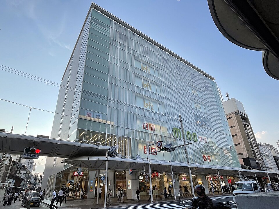 京都・河原町の商業ビル、ミーナ京都の外観