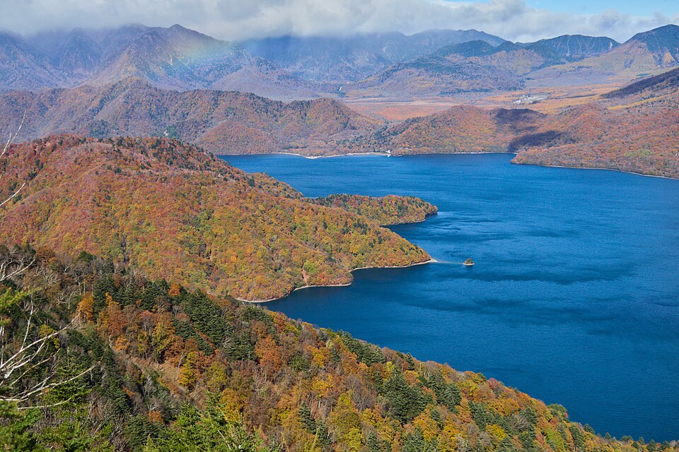 奥日光・中禅寺湖と半月山の紅葉
